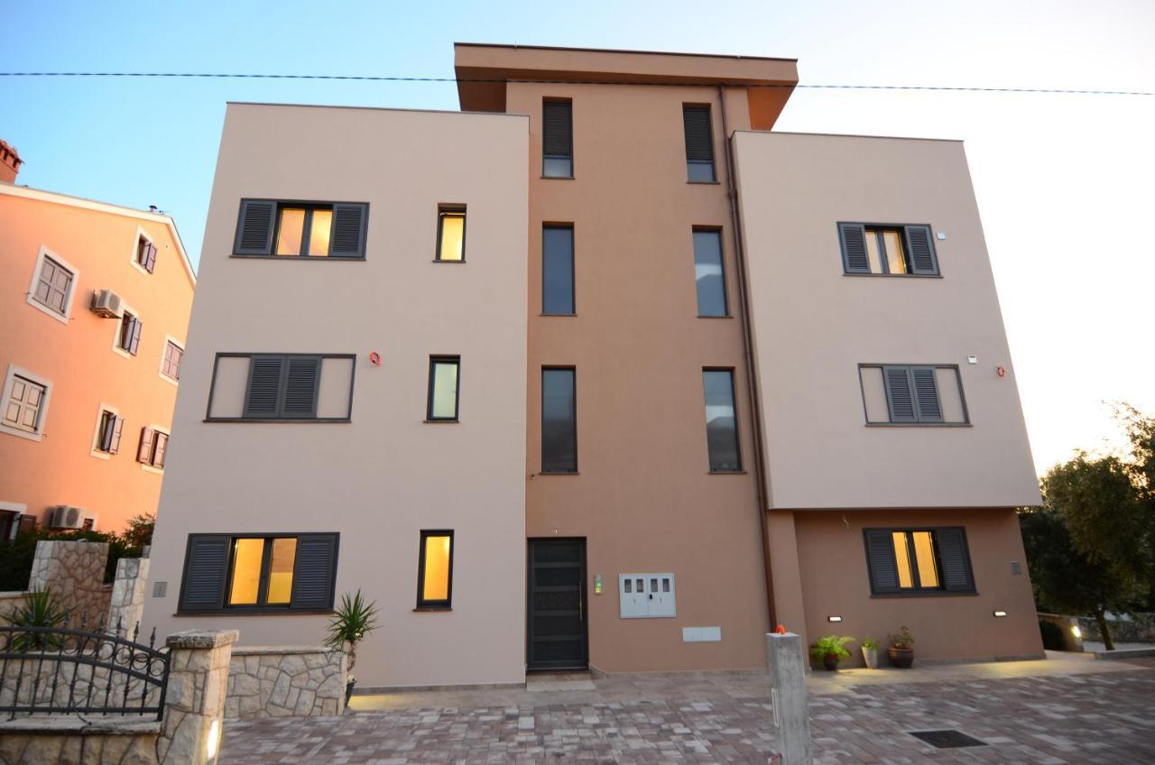 Apartments Luana With Private Jacuzzi Ζαντάρ Εξωτερικό φωτογραφία