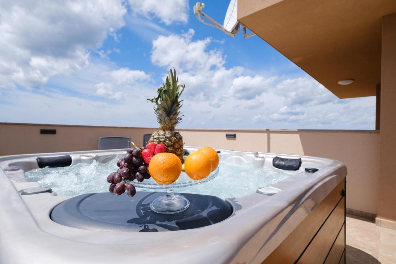 Apartments Luana With Private Jacuzzi Ζαντάρ Εξωτερικό φωτογραφία