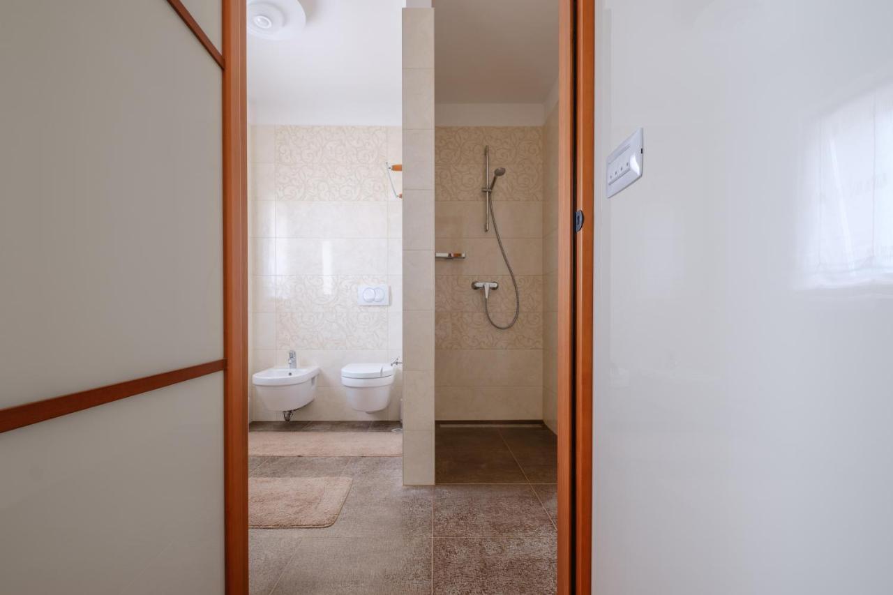 Apartments Luana With Private Jacuzzi Ζαντάρ Εξωτερικό φωτογραφία