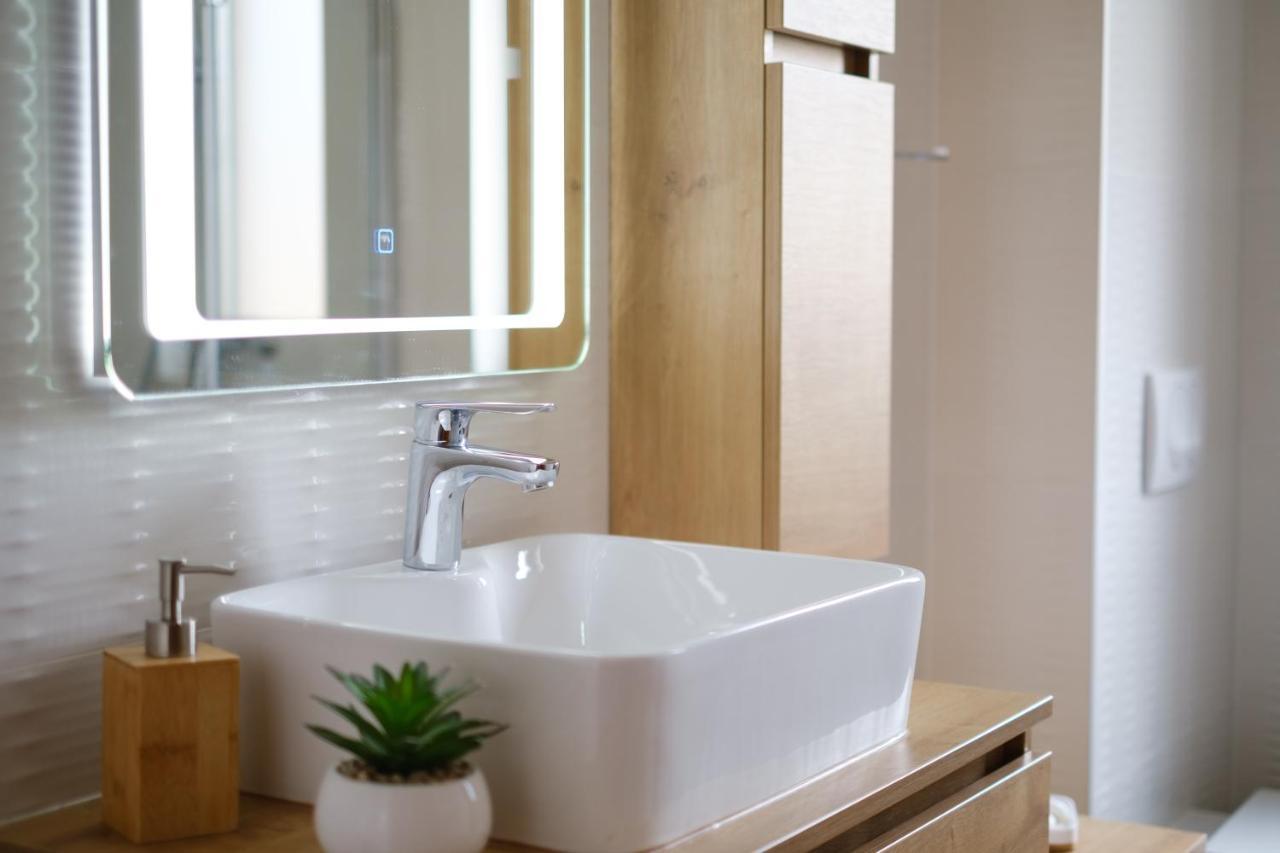 Apartments Luana With Private Jacuzzi Ζαντάρ Εξωτερικό φωτογραφία