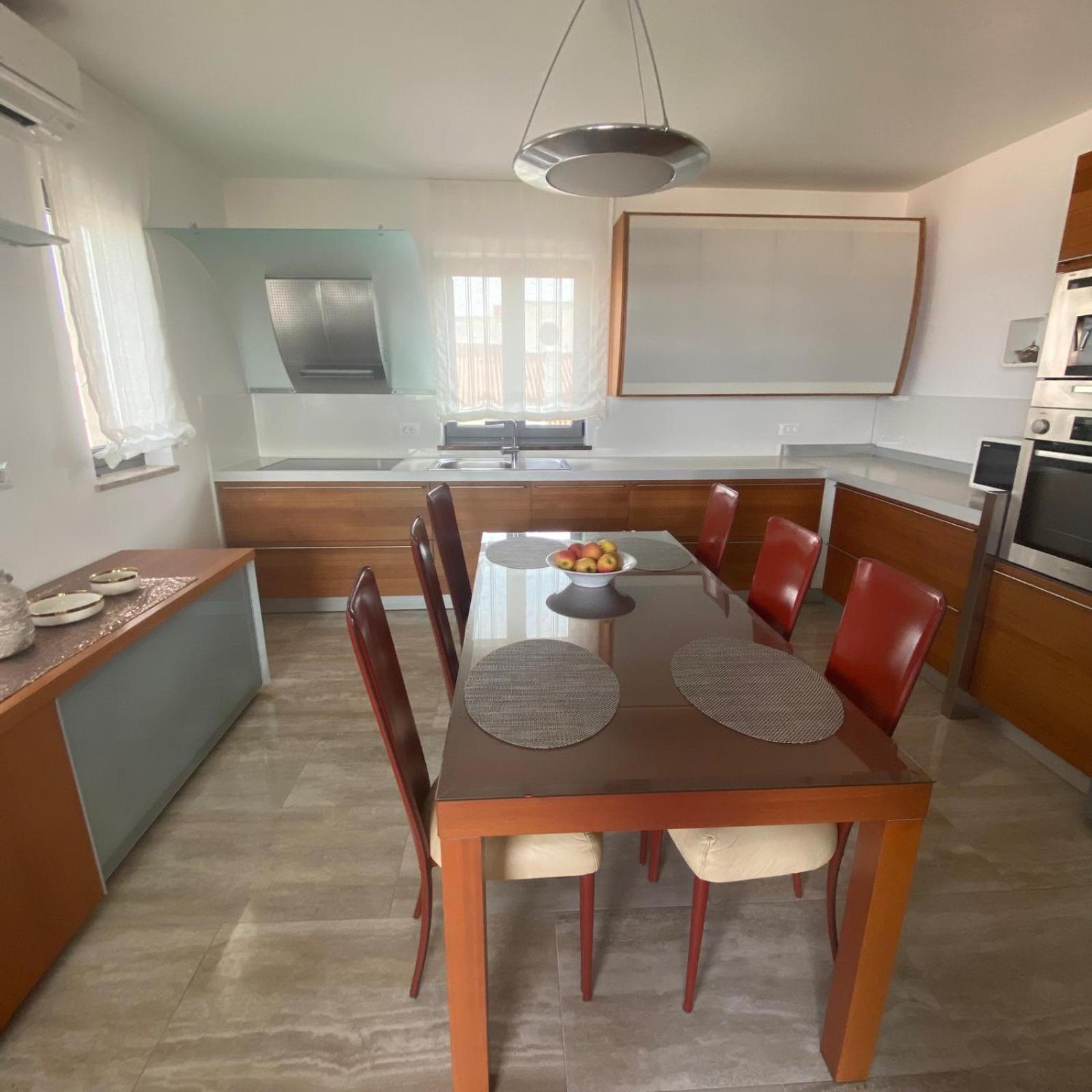 Apartments Luana With Private Jacuzzi Ζαντάρ Εξωτερικό φωτογραφία