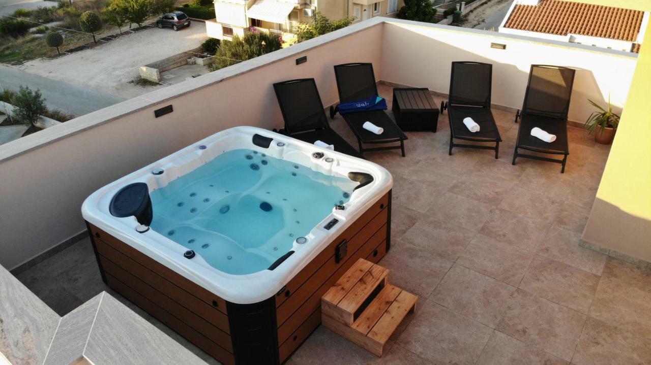 Apartments Luana With Private Jacuzzi Ζαντάρ Εξωτερικό φωτογραφία
